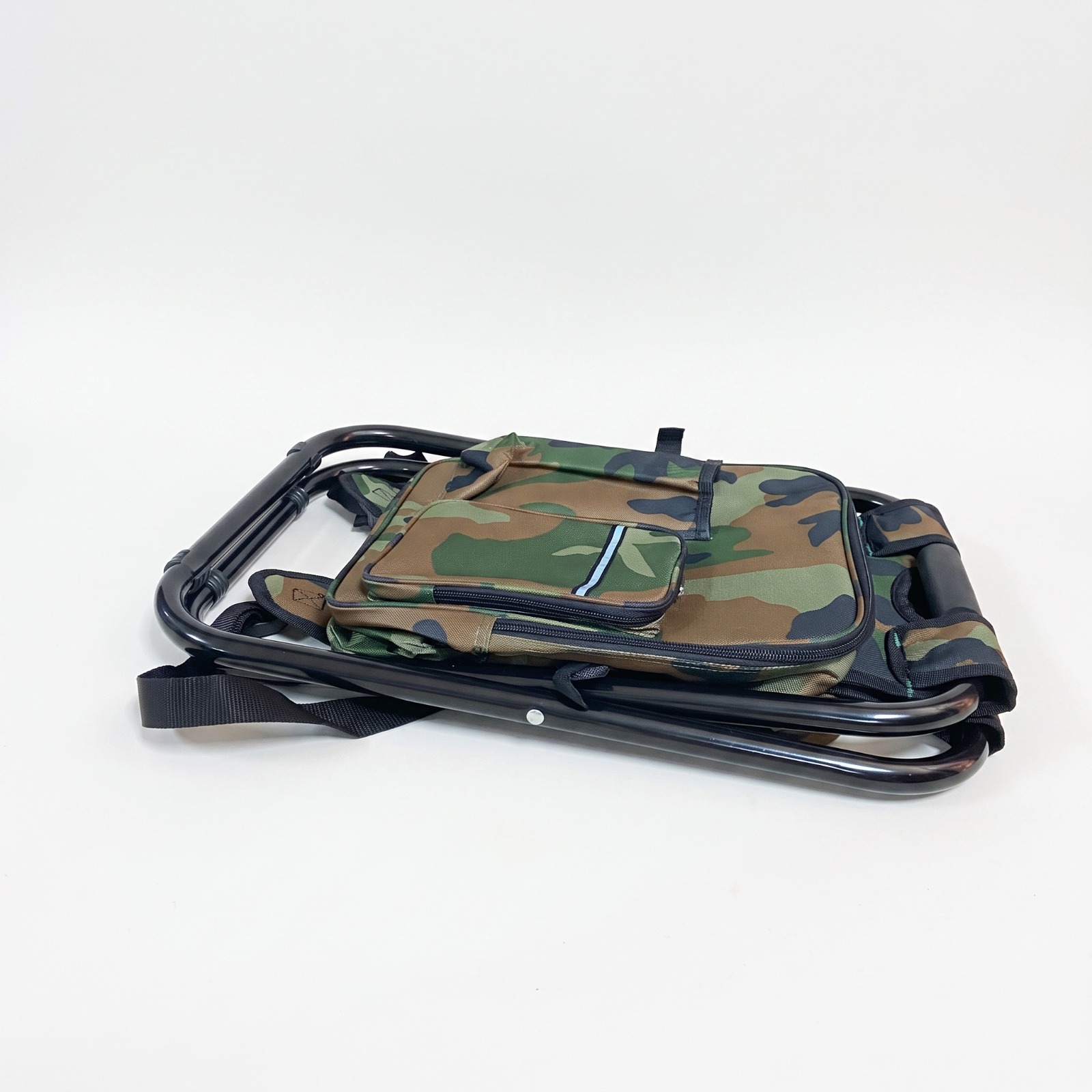 Mochila con silla plegable de camuflaje